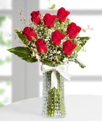 7 Adet vazoda kırmızı gül sevgiliye özel  Adıyaman çiçek siparişi sitesi 